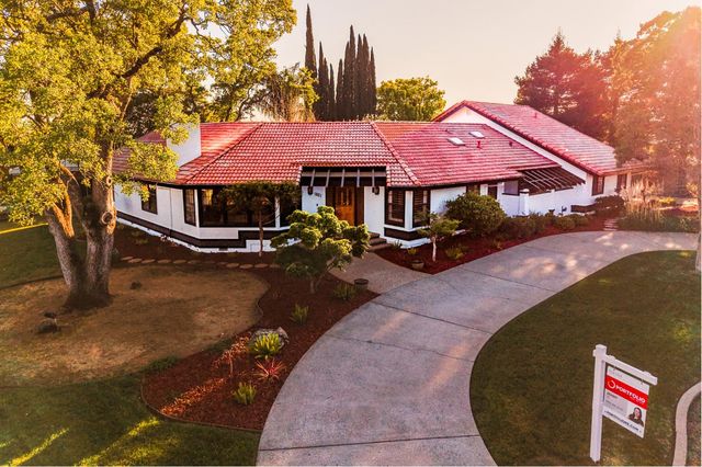 1801 Arroyo Dr, Auburn, CA 95603