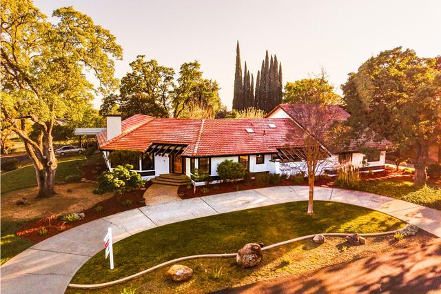 1801 Arroyo Dr, Auburn, CA 95603