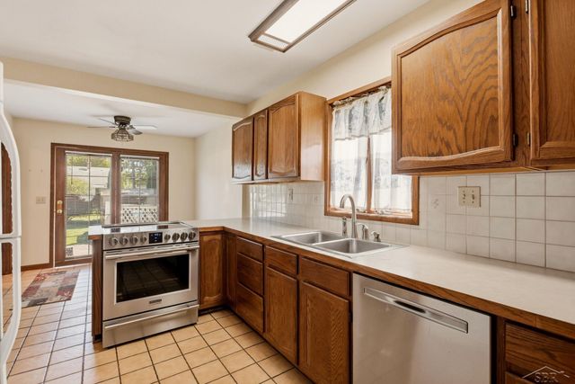 2450 N Charles Street, Saginaw, MI 48602