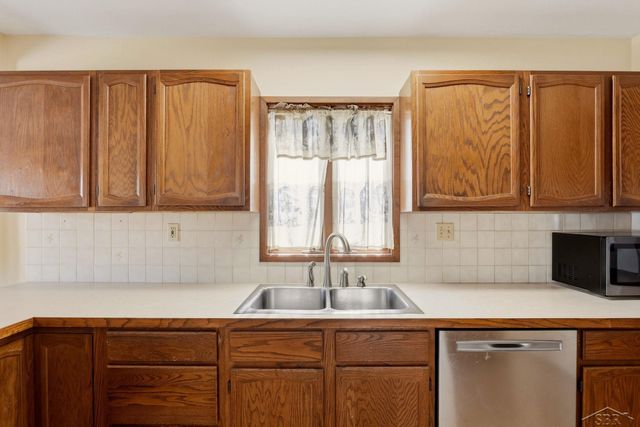2450 N Charles Street, Saginaw, MI 48602