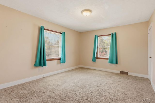 2450 N Charles Street, Saginaw, MI 48602
