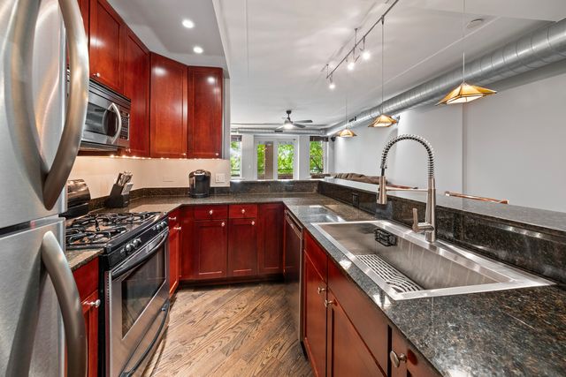 3550 W MONTROSE Avenue 308, Chicago, IL 60618