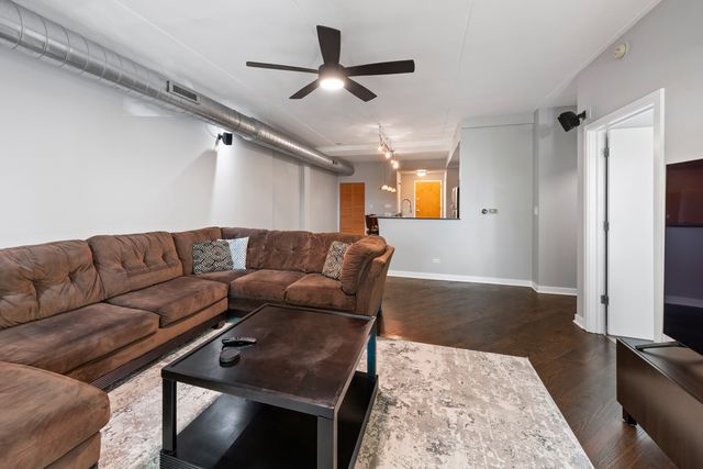 3550 W MONTROSE Avenue 308, Chicago, IL 60618