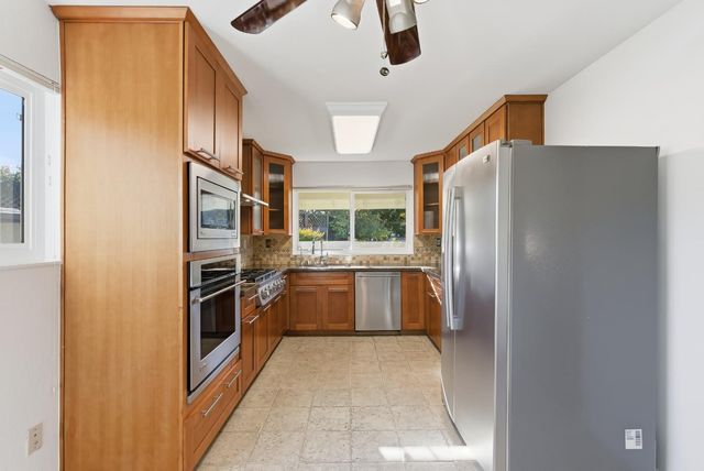 50 Nottingham Pl Place, Clayton, CA 94517