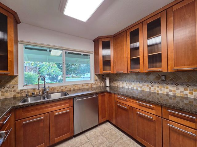 50 Nottingham Pl Place, Clayton, CA 94517