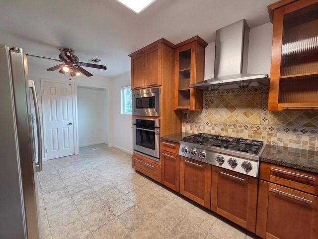 50 Nottingham Pl Place, Clayton, CA 94517