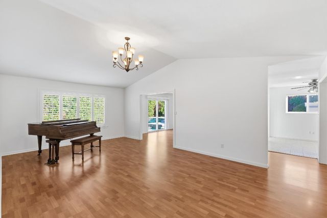 50 Nottingham Pl Place, Clayton, CA 94517