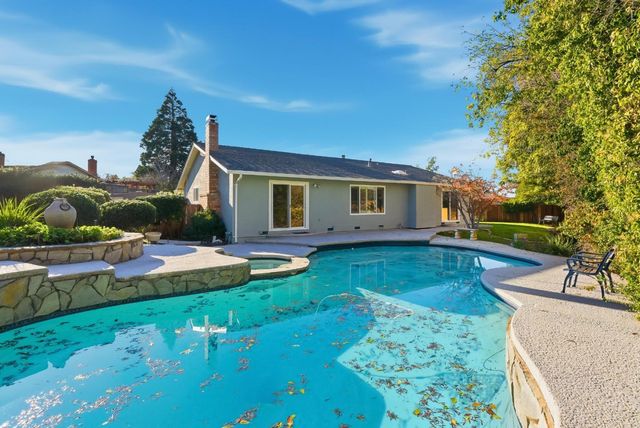 50 Nottingham Pl Place, Clayton, CA 94517