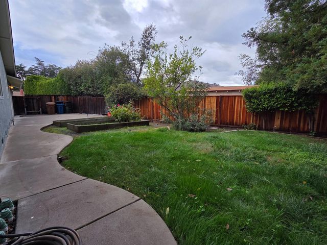 50 Nottingham Pl Place, Clayton, CA 94517