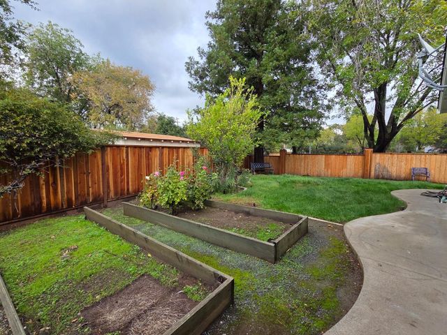 50 Nottingham Pl Place, Clayton, CA 94517