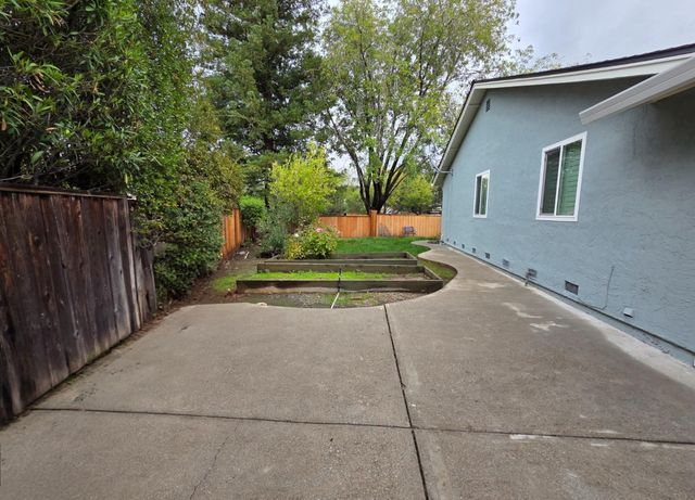 50 Nottingham Pl Place, Clayton, CA 94517