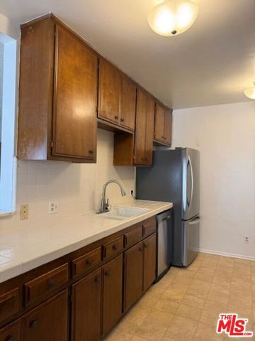 8161 Manitoba Street 7, Playa Del Rey, CA 90293