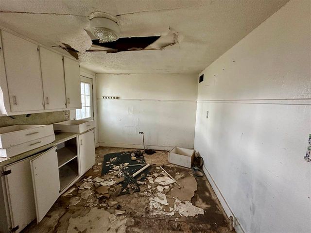 805 SW A Ave, Lawton, OK 73501