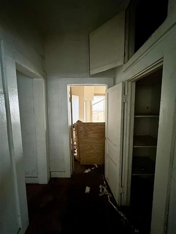 805 SW A Ave, Lawton, OK 73501