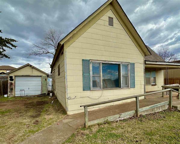 805 SW A Ave, Lawton, OK 73501