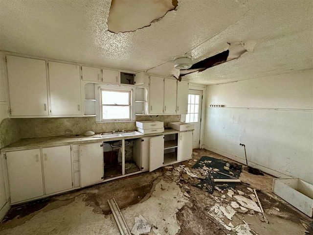 805 SW A Ave, Lawton, OK 73501