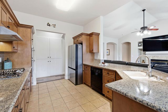 3112 Everglade Avenue, Clovis, CA 93619