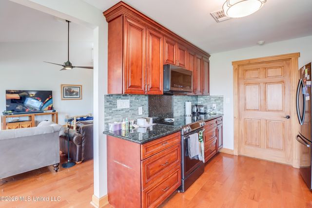 11088 Tahiti Street, Bay Saint Louis, MS 39520
