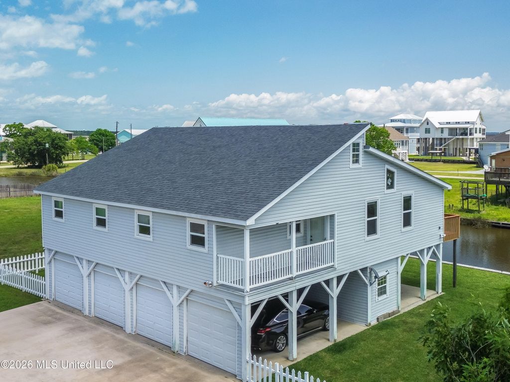 11088 Tahiti Street, Bay Saint Louis, MS 39520