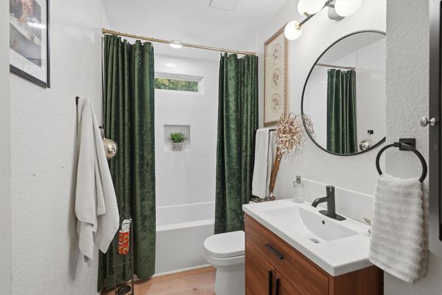 803 W Bluff Street, Granbury, TX 76048