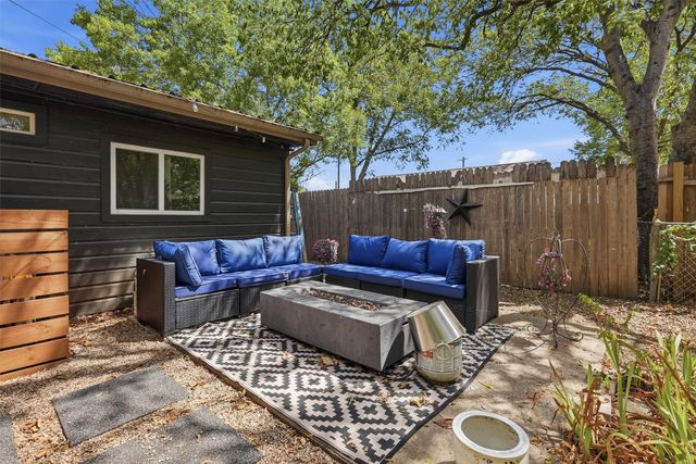803 W Bluff Street, Granbury, TX 76048