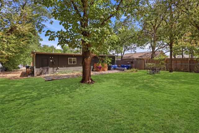 803 W Bluff Street, Granbury, TX 76048