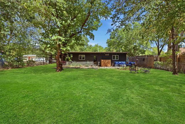 803 W Bluff Street, Granbury, TX 76048