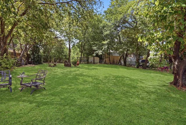 803 W Bluff Street, Granbury, TX 76048