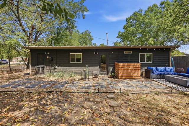 803 W Bluff Street, Granbury, TX 76048