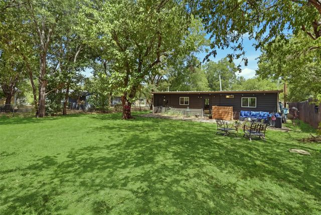 803 W Bluff Street, Granbury, TX 76048