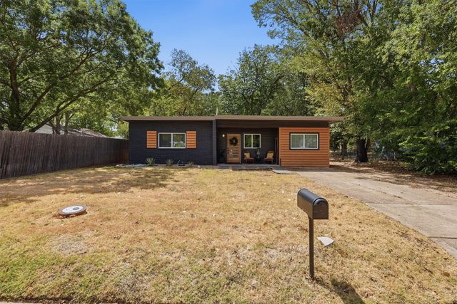803 W Bluff Street, Granbury, TX 76048