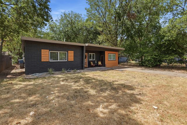 803 W Bluff Street, Granbury, TX 76048