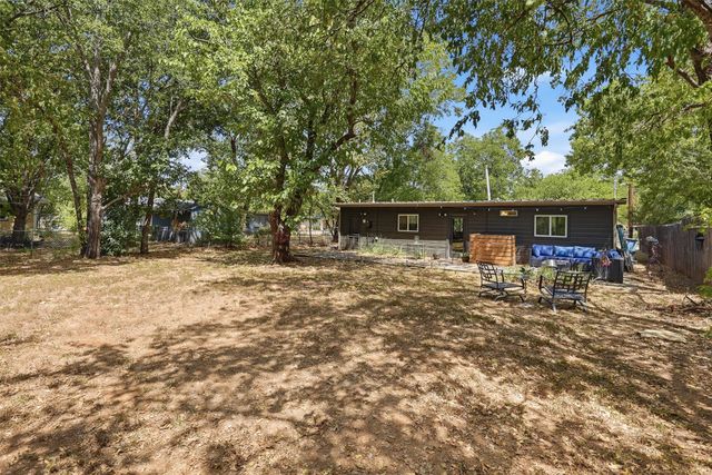 803 W Bluff Street, Granbury, TX 76048