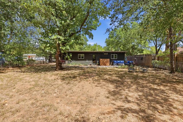 803 W Bluff Street, Granbury, TX 76048