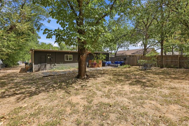 803 W Bluff Street, Granbury, TX 76048