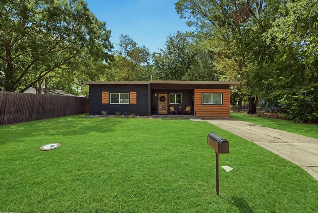 803 W Bluff Street, Granbury, TX 76048