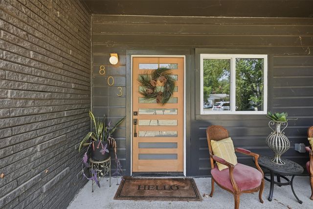 803 W Bluff Street, Granbury, TX 76048