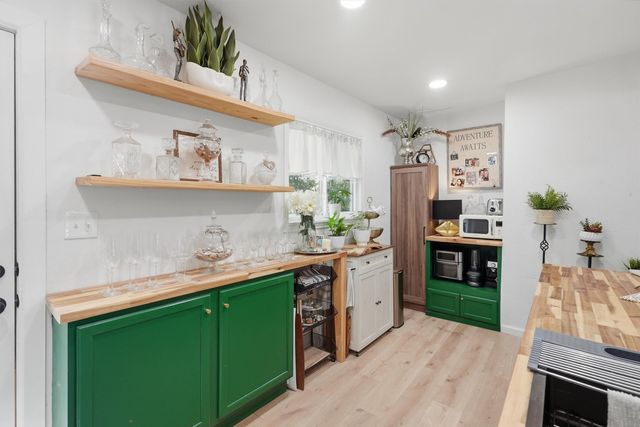 803 W Bluff Street, Granbury, TX 76048
