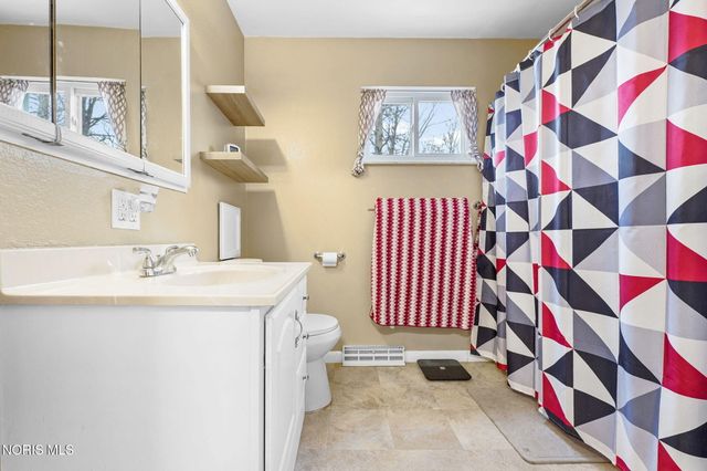 26931 W Woodland Court, Millbury, OH 43447