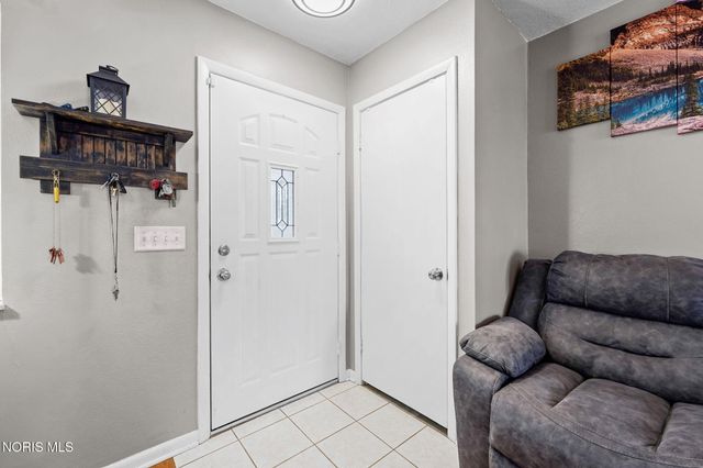 26931 W Woodland Court, Millbury, OH 43447