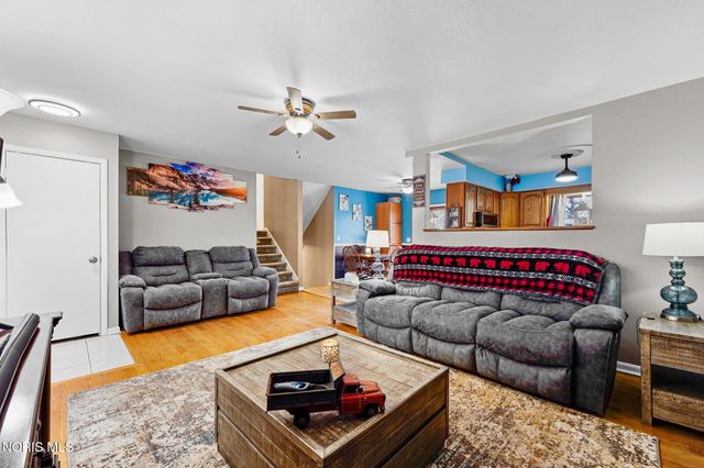 26931 W Woodland Court, Millbury, OH 43447