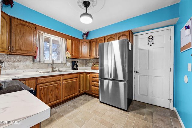 26931 W Woodland Court, Millbury, OH 43447