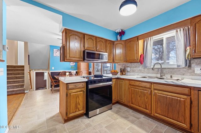 26931 W Woodland Court, Millbury, OH 43447