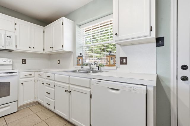 115 Trinity Street, Hillsboro, TX 76645