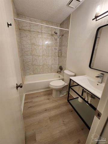 2811 Langley Ave 210, Pensacola, FL 32503