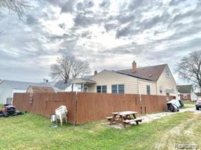 2190 Goddard Road, Lincoln Park, MI 48146