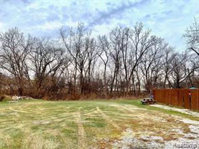 2190 Goddard Road, Lincoln Park, MI 48146