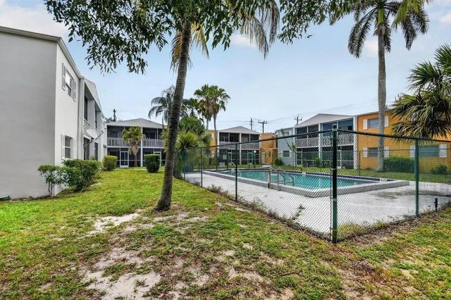 1501 CRESCENT Circle C19, Lake Park, FL 33403