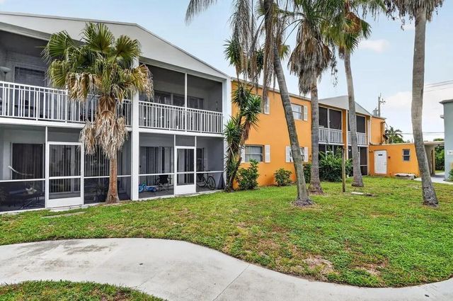 1501 CRESCENT Circle C19, Lake Park, FL 33403