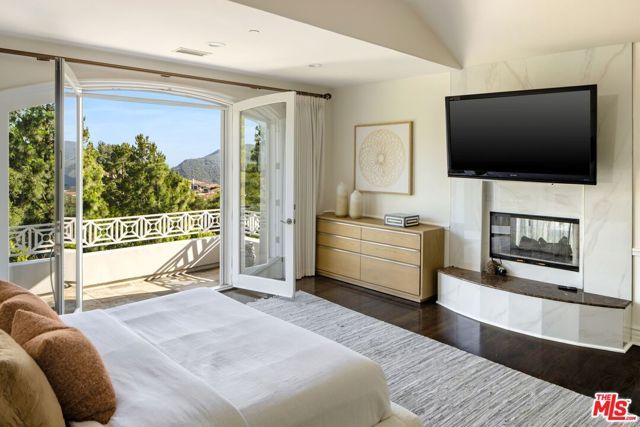 11730 Stonehenge Lane, Los Angeles, CA 90077